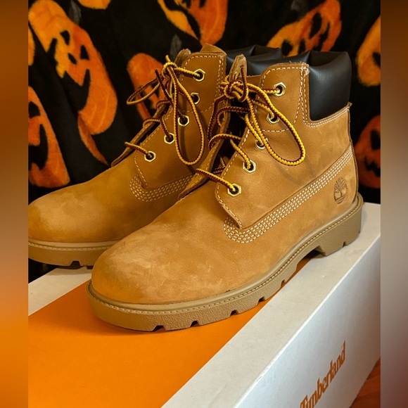 Boys Timberland Classic Waterproof Boots - Picture 4 of 9